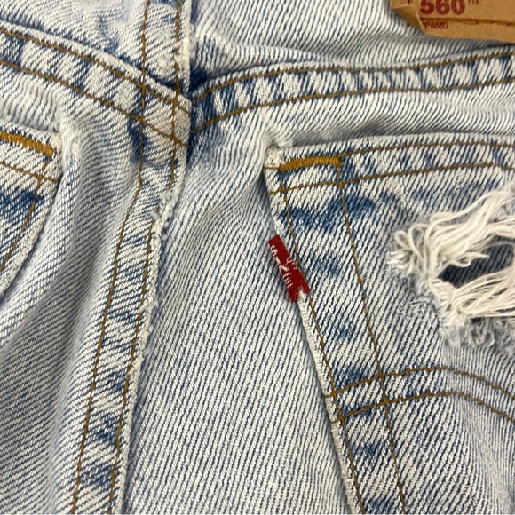 HIGH WAISTED LEVI’S DISTRESSED SHORTS - Picture 6 of 6